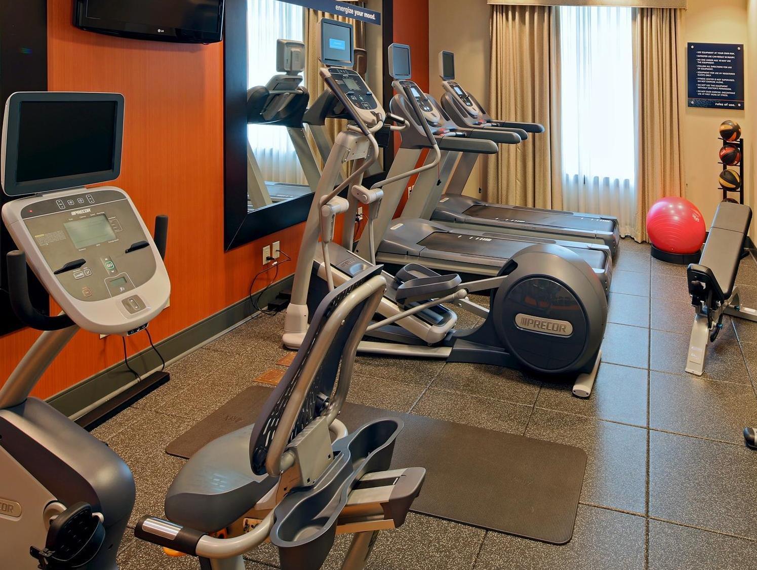 ハンプトン イン ＆ スイーツ バイ ヒルトン アーリントン クリスタル シティ DCA 写真