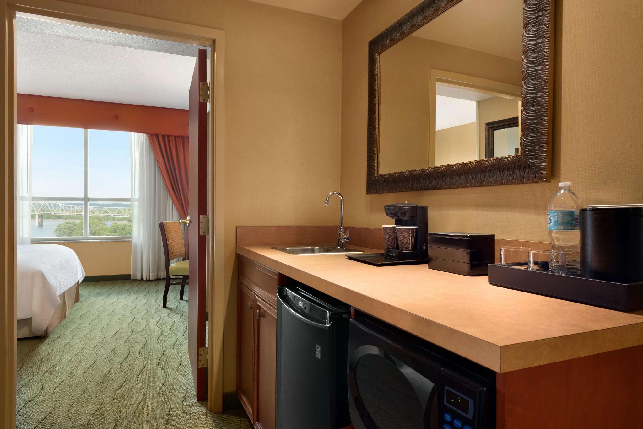 Embassy Suites by Hilton East Peoria Riverfront Hotel & Conference Center 写真