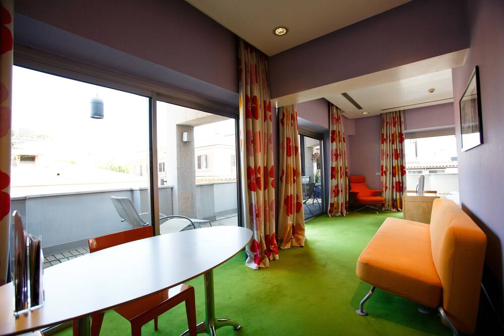 アルバーニ ホテル 写真