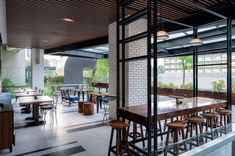 ワイズラグジュホテルスパツィオスラバヤ 写真