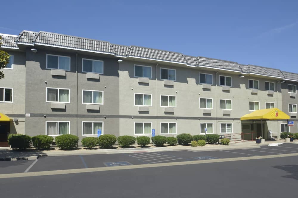 スーパー 8 バイ ウィンダム チコ 写真