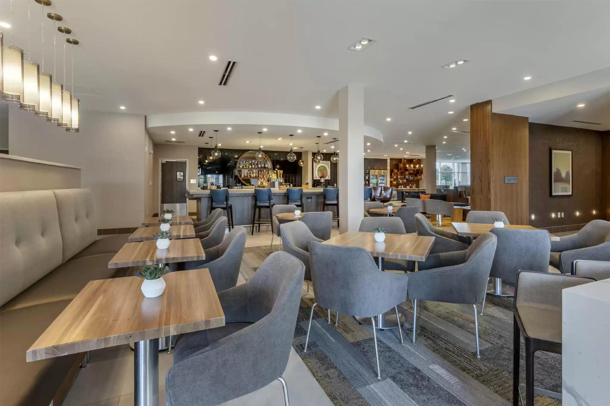 DoubleTree by Hilton Greenville Woodruff Road 写真