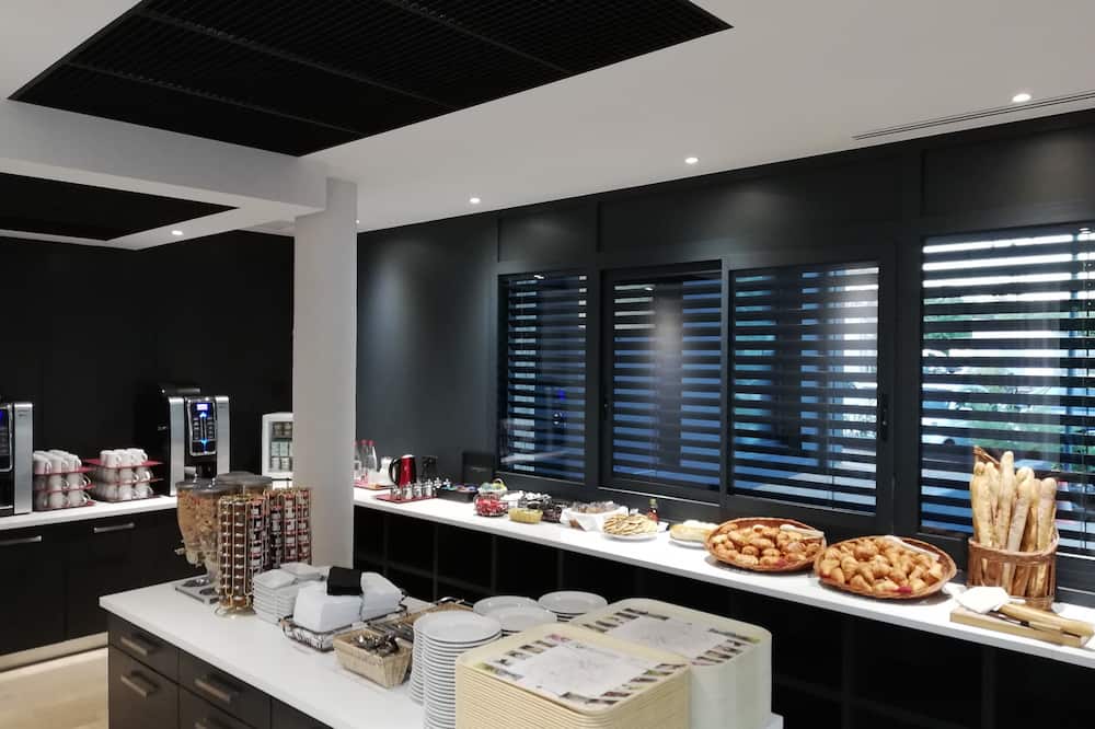 ラ シャルトルーズ ロジス オテル レストラン 写真