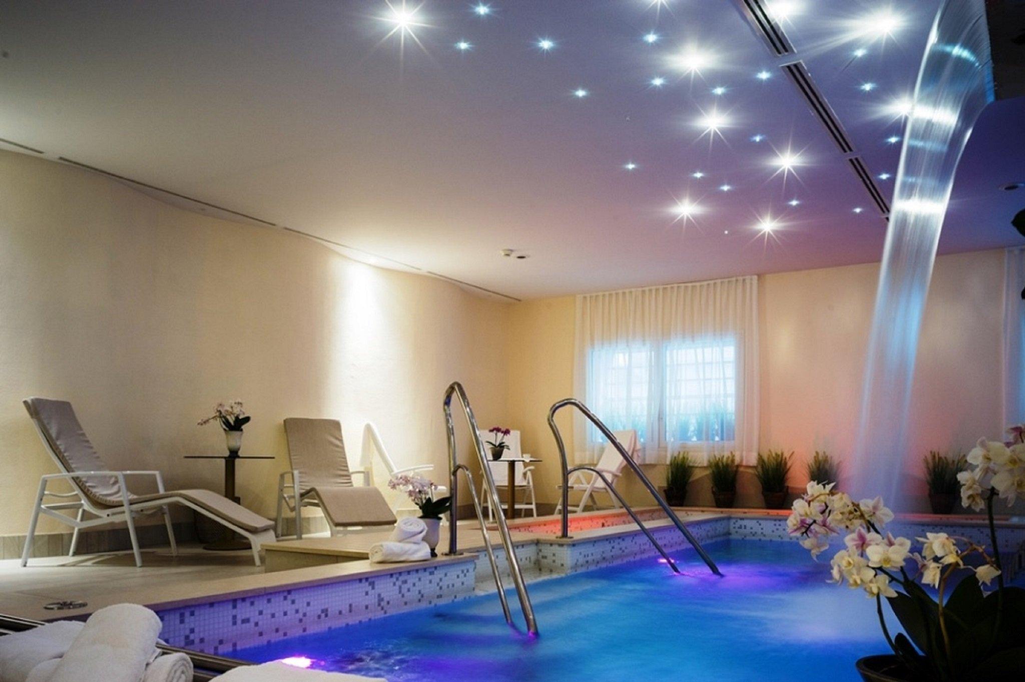 トゥリン パレス ホテル 写真