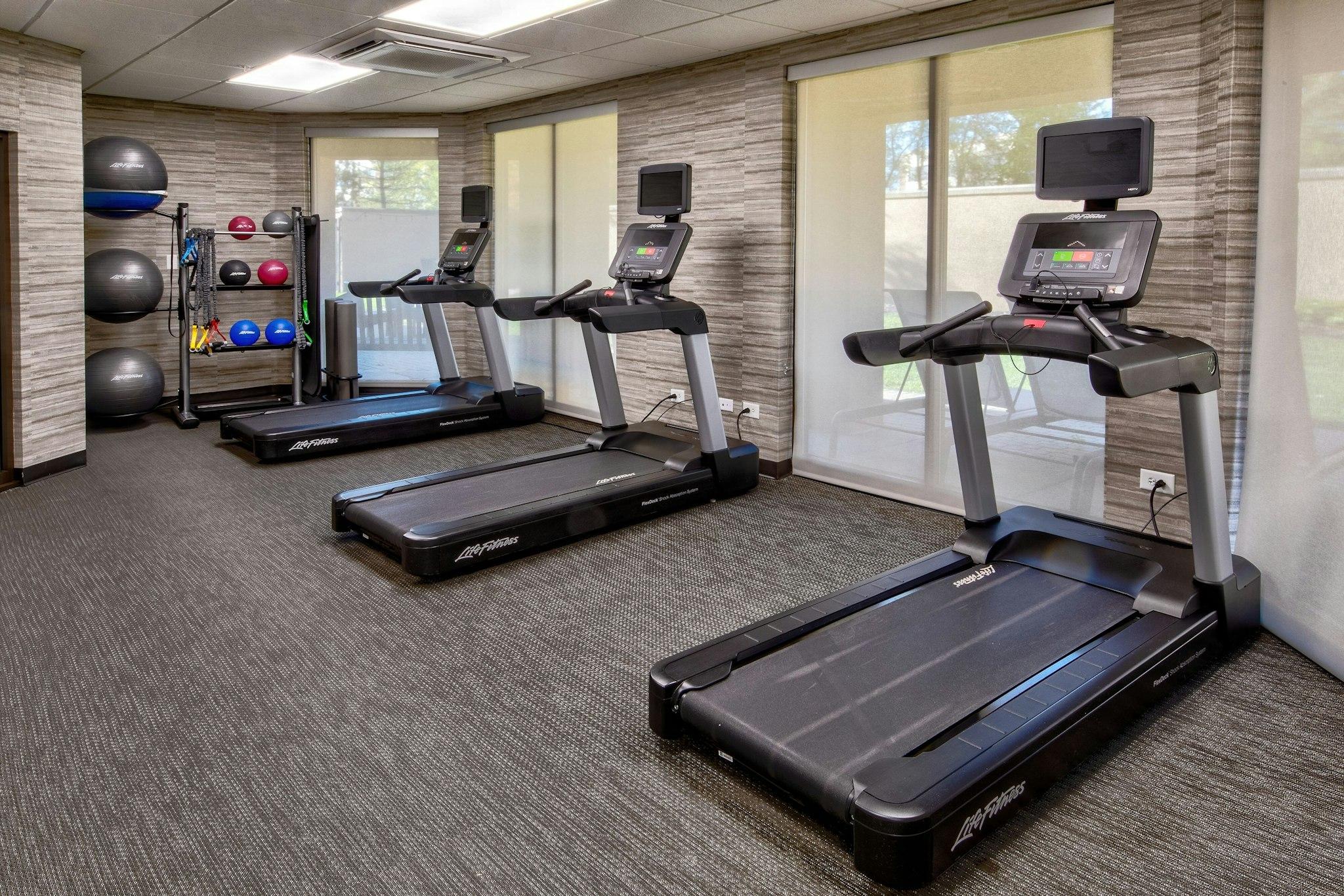 Courtyard by Marriott Chicago St. Charles 写真