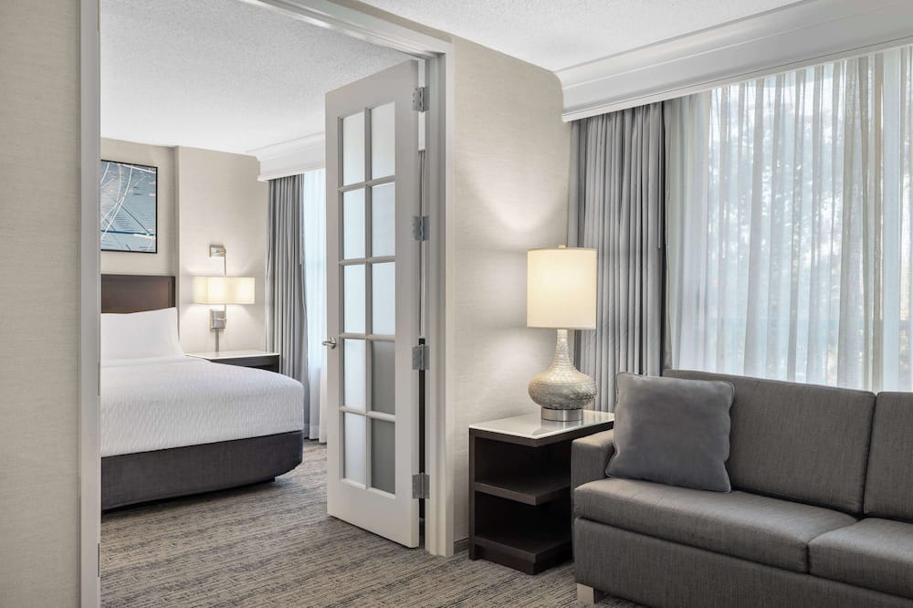 ハンプトンイン＆スイーツダウナーズグローブシカゴ 写真