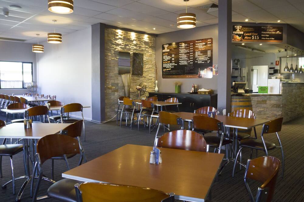 テンターフィールド タバーン アンド モーター イン 写真