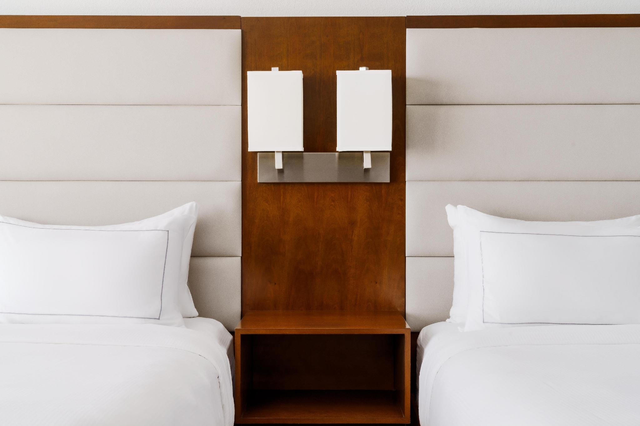 DoubleTree Beach Resort by Hilton Hotel Tampa Bay - North Redington Beach 写真