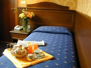 ホテル モンテカルロ 写真