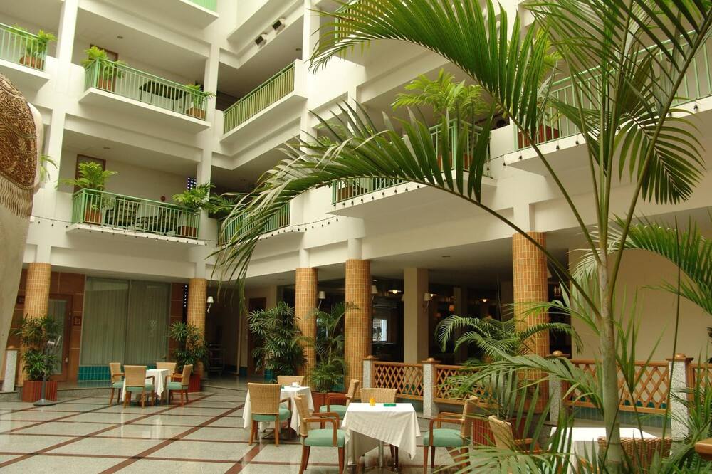 デーワラジ ホテル 写真