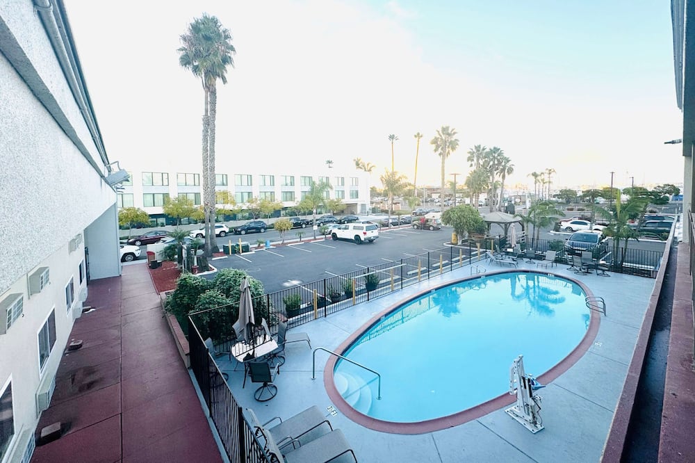 ラマダ バイ ウィンダム サンディエゴ エアポート 写真