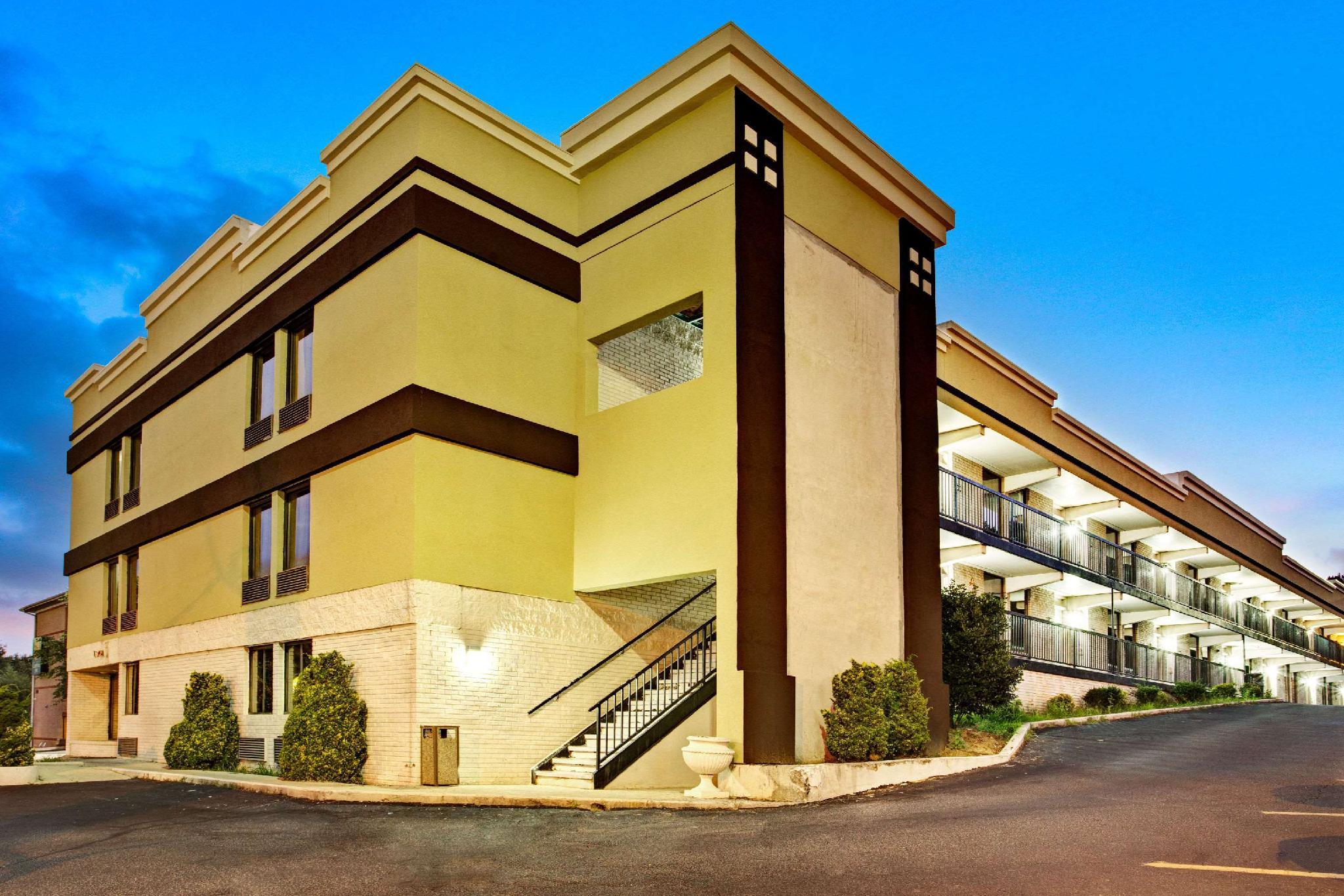 スーパー 8 バイ ウィンダム ラレー ダウンタウン 写真