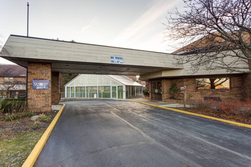 スカイライト イン クリーブランド - ウィロビー 写真