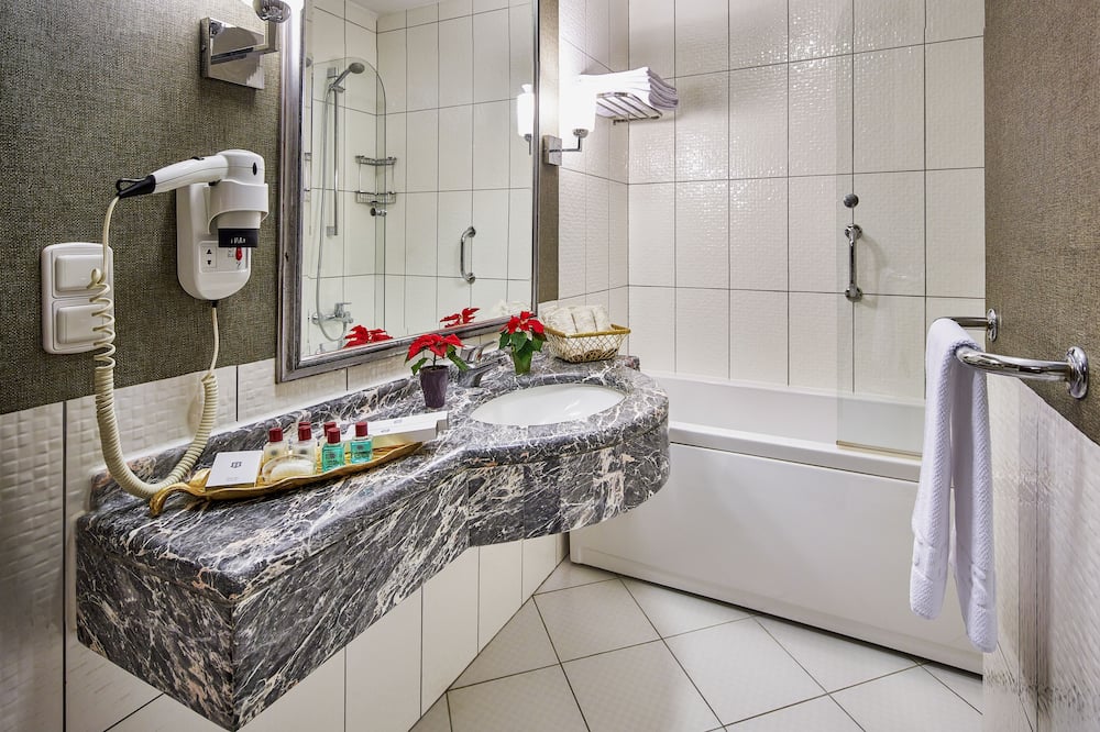 ギュネシュ ホテル メルテル 写真