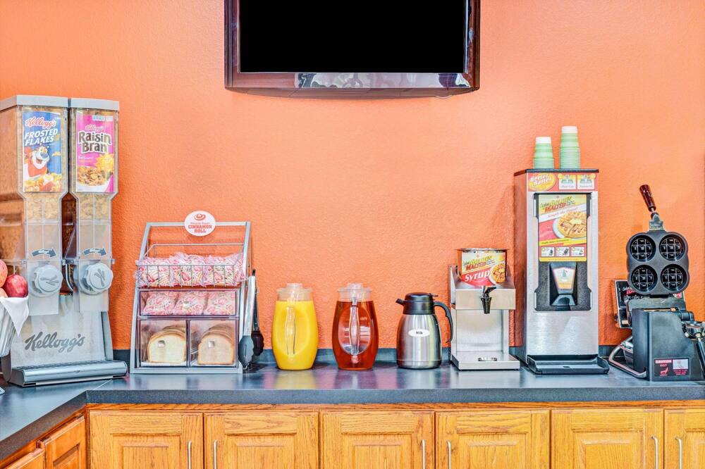 ネイションズイン オブ ウェイクカウンティ - ラリー クラブツリー 写真