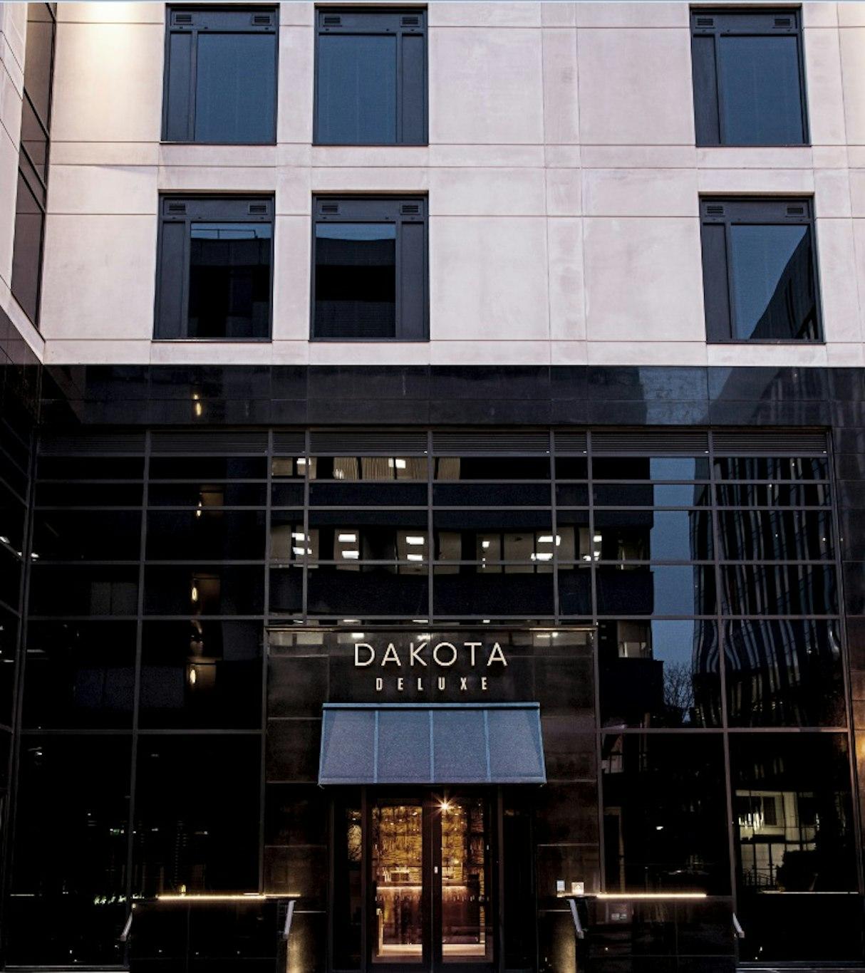 ダコタ リーズ 写真