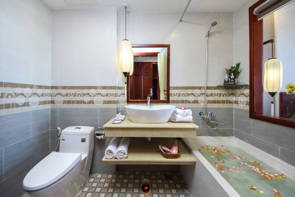 アップタウン ホイアン ホテル 写真