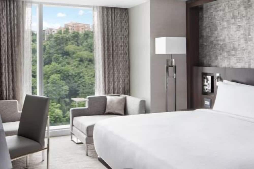 Envue, Autograph Collection 写真