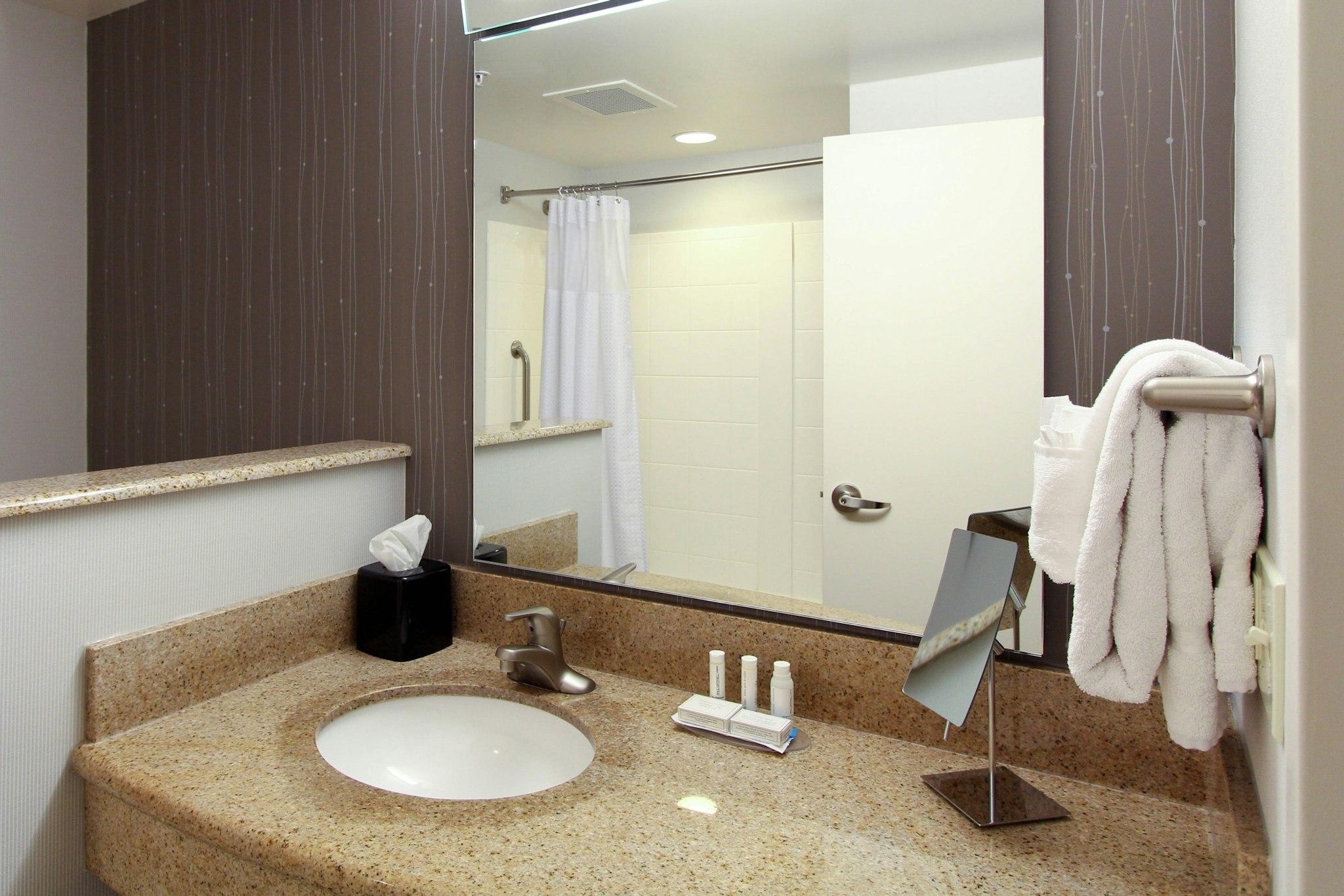 Courtyard by Marriott Salina 写真