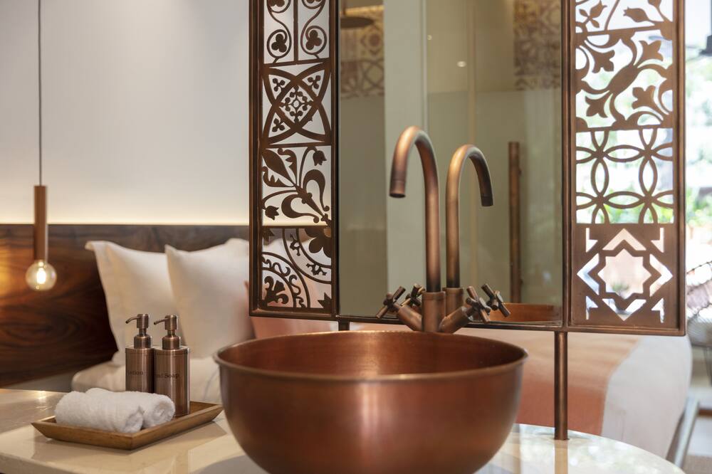 FCC アンコール バイ アヴァ二 写真