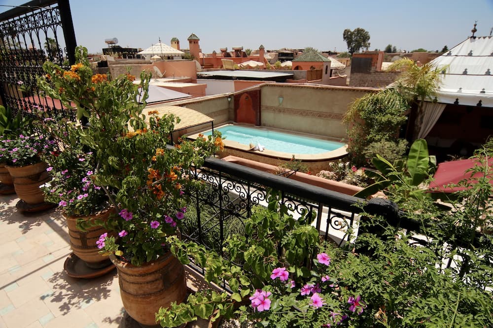 Riad Jona 写真