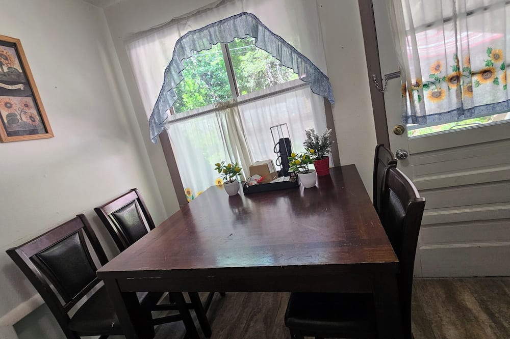 シダー ロッジ モーテル 写真