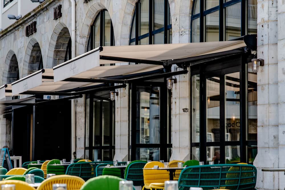 ホテル ル カフェ ド パリ 写真