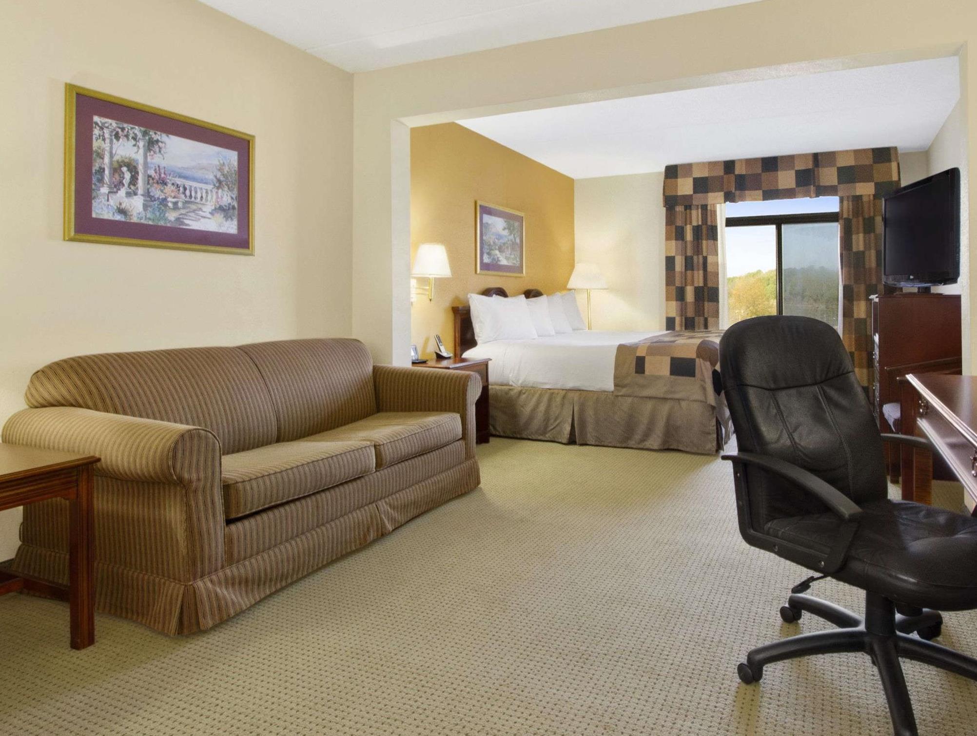 ラ キンタ イン & スイーツ バイ ウィンダム ローリー ダウンタウン ノース 写真