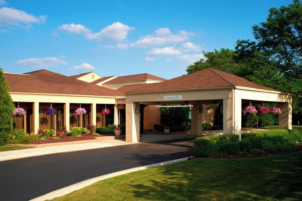 Courtyard by Marriott Detroit Dearborn 写真