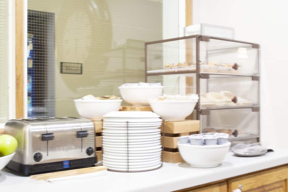 カントリー イン & スイーツ バイ ラディソン シダー フォールズ アイオワ 写真