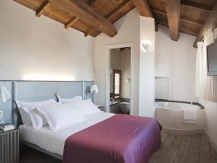 ナヴォーナ パレス ラグジュアリー イン 写真