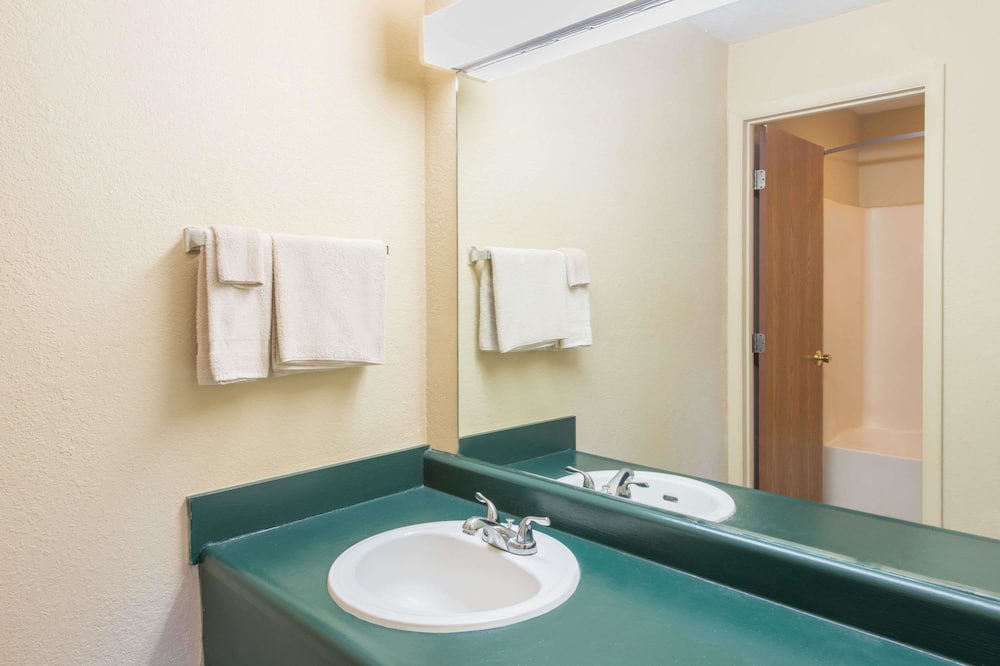 スーパー 8 バイ ウィンダム センタービル - リッチモンド 写真