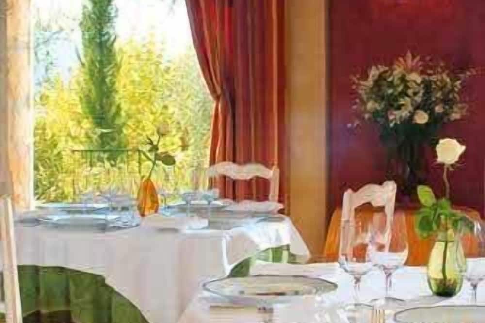 オーベルジュ ドゥ ラ マドンヌ 写真