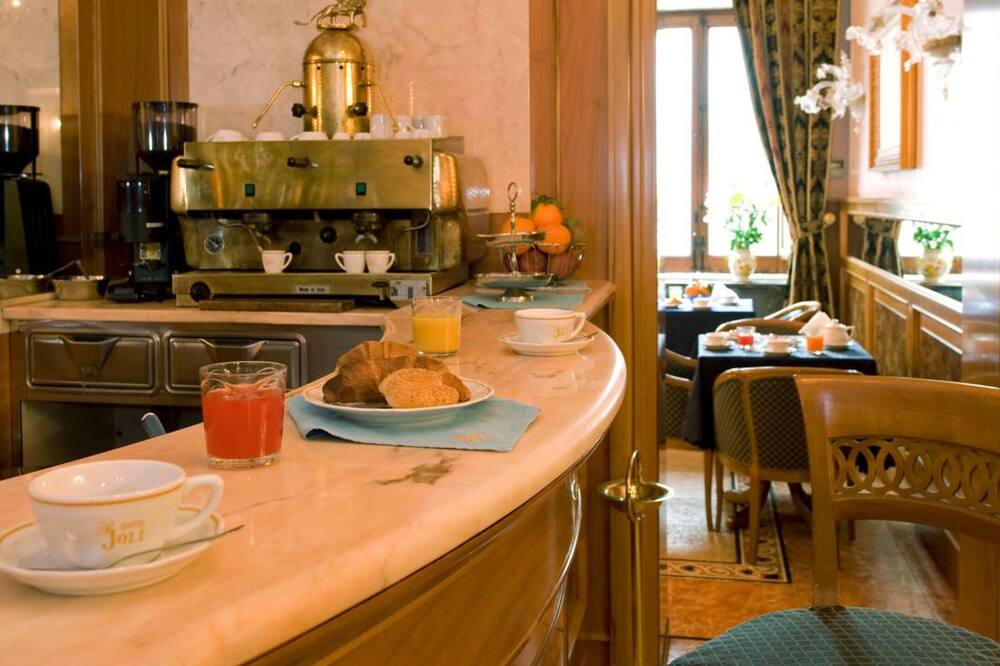 ホテル ジョリ 写真