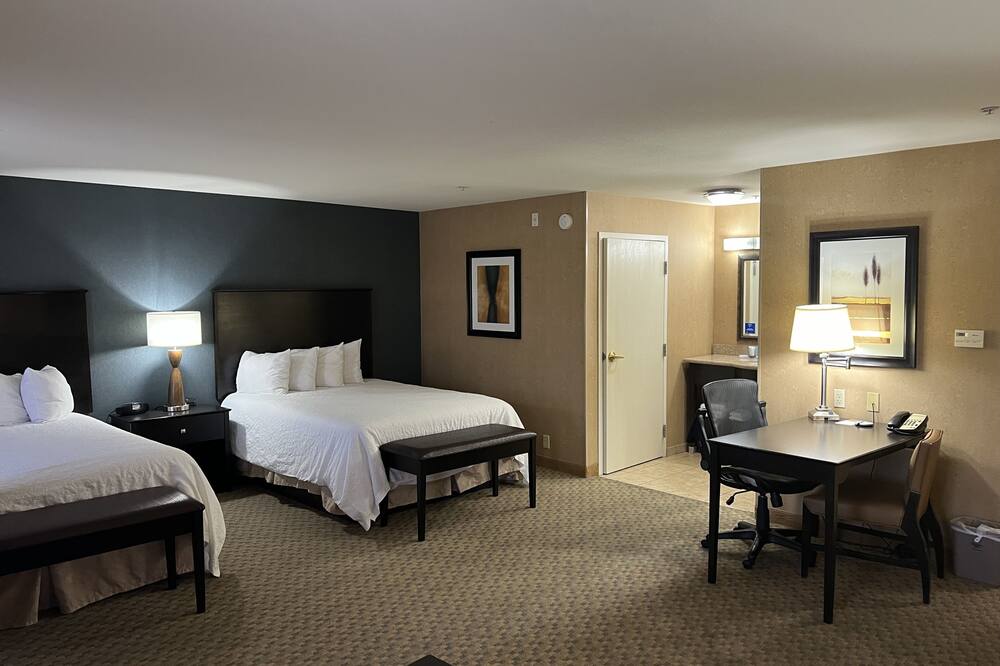 ハンプトン イン & スイーツ バーストウ 写真