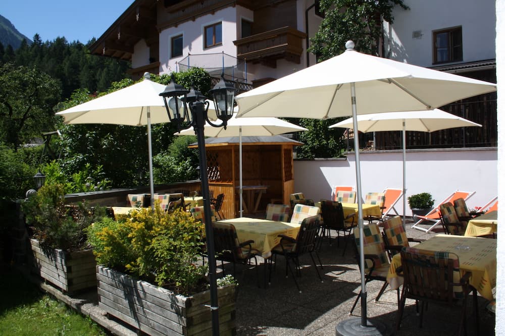 ホテル ノイヴィルト 写真