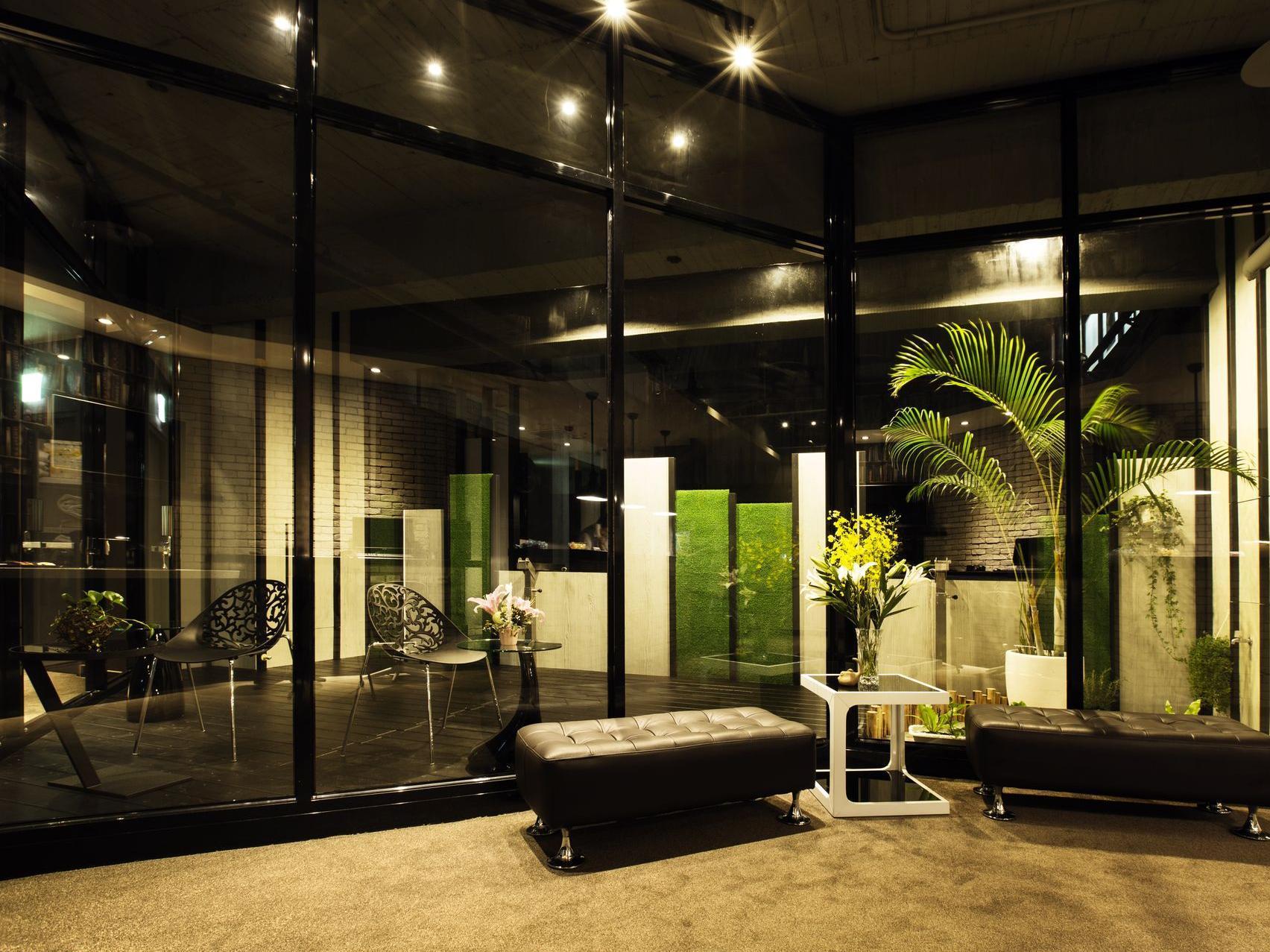 クイーン ホテル II 写真