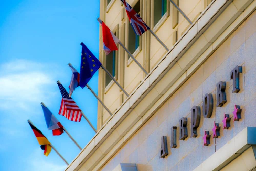 ワウ エアポート ホテル 写真