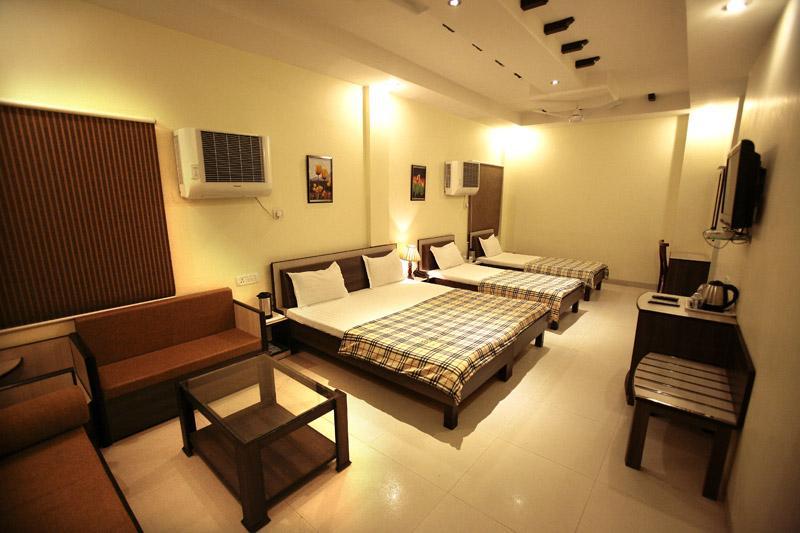 ホテル サロヴァー リージェンシー 写真