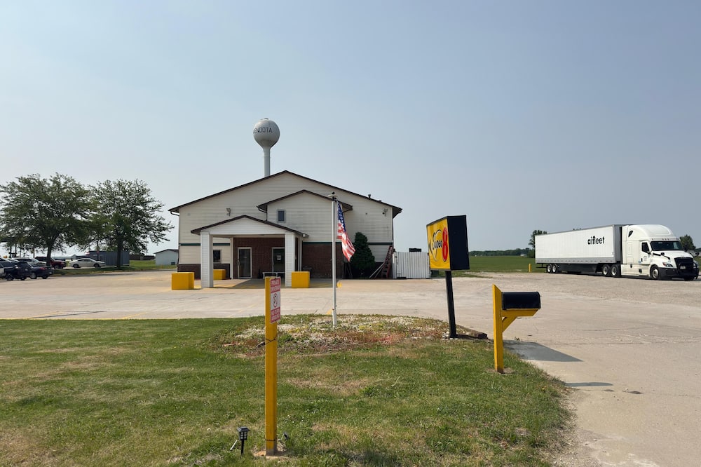 スーパー 8 バイ ウィンダム メンドタ I-39 写真