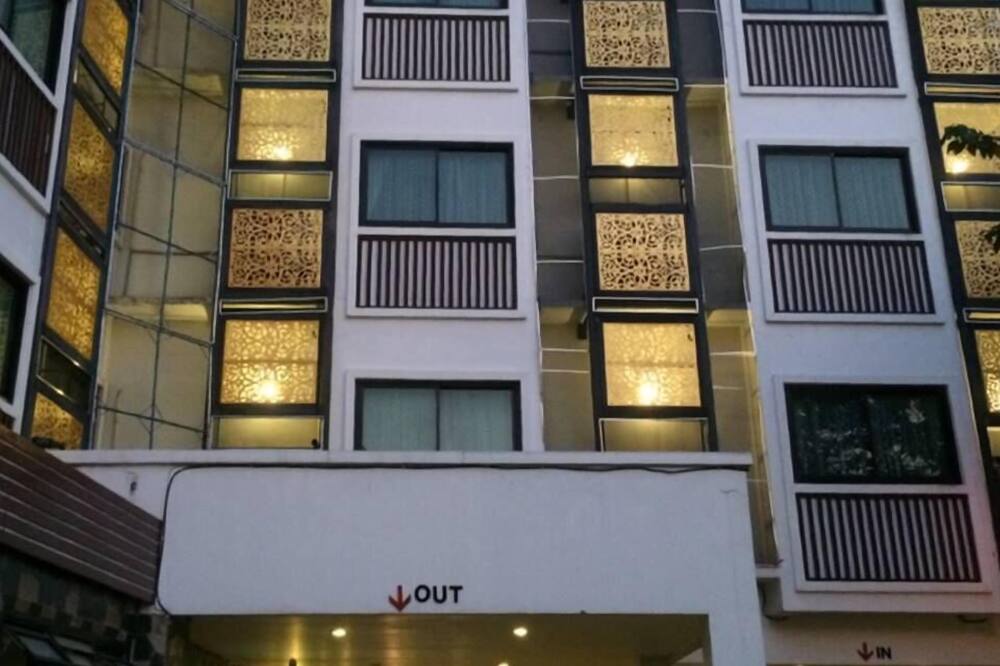 ワンブラパ グランド ホテル 写真