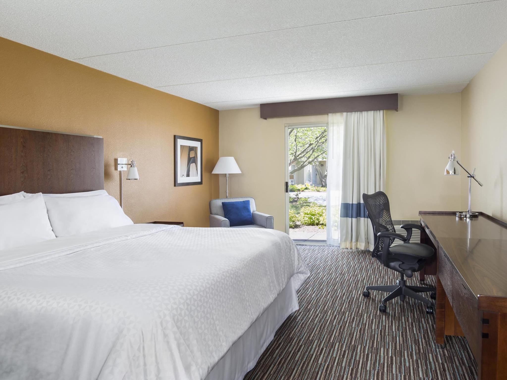 フォーポインツ バイ シェラトン バッファロー グローブ 写真