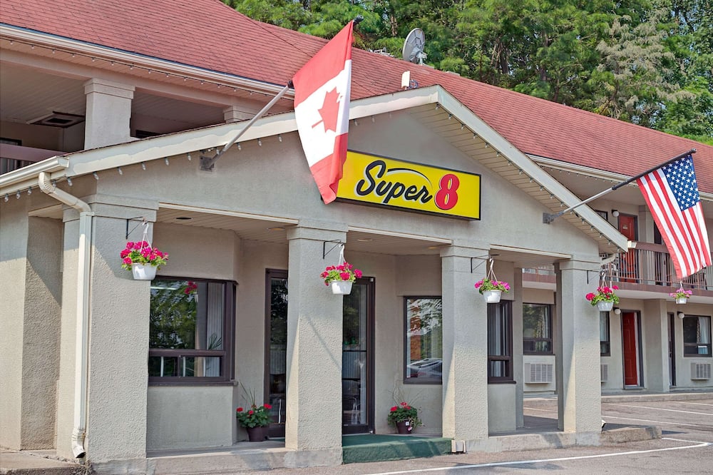 スーパー 8 バイ ウィンダム ナイアガラ フォールズ ノース 写真