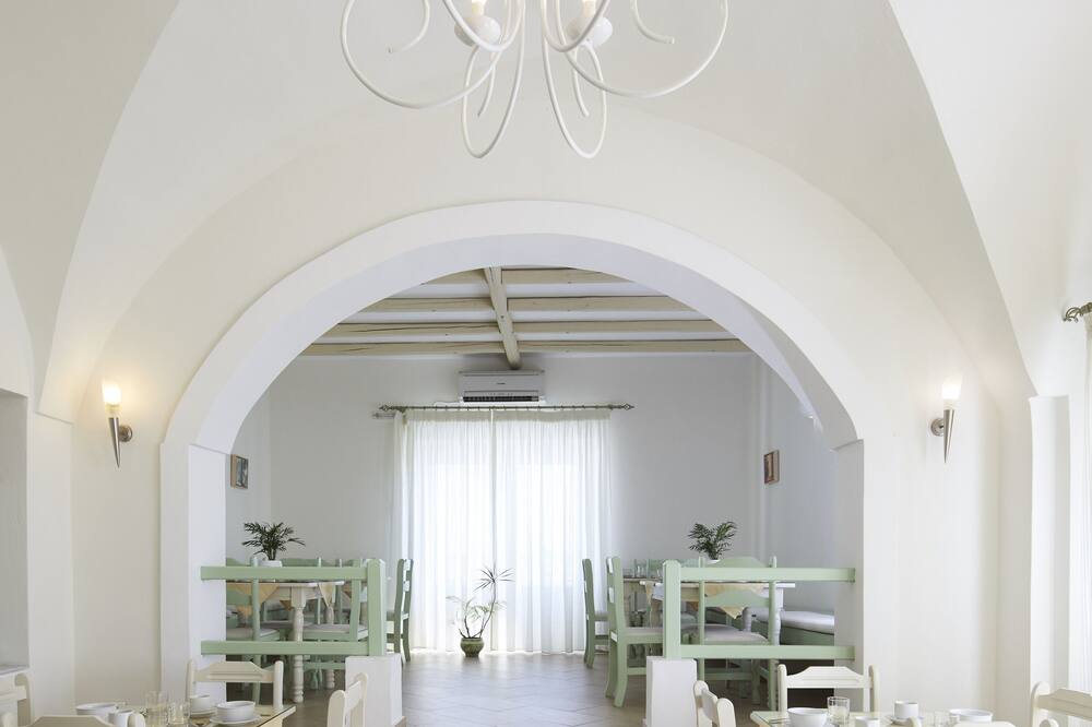 ニッソス ティラ ホテル 写真