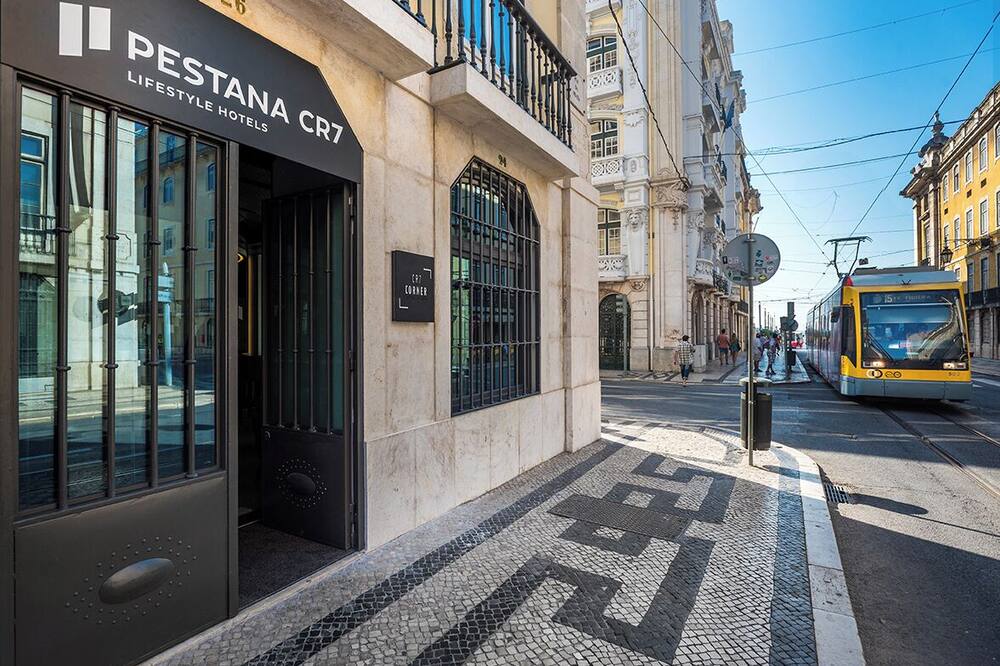 ペスターナ CR7 リスボア 写真