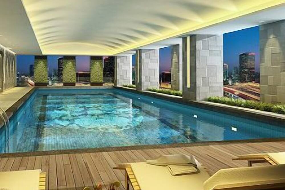 クラウン プラザ イーチャン バイ IHG 写真