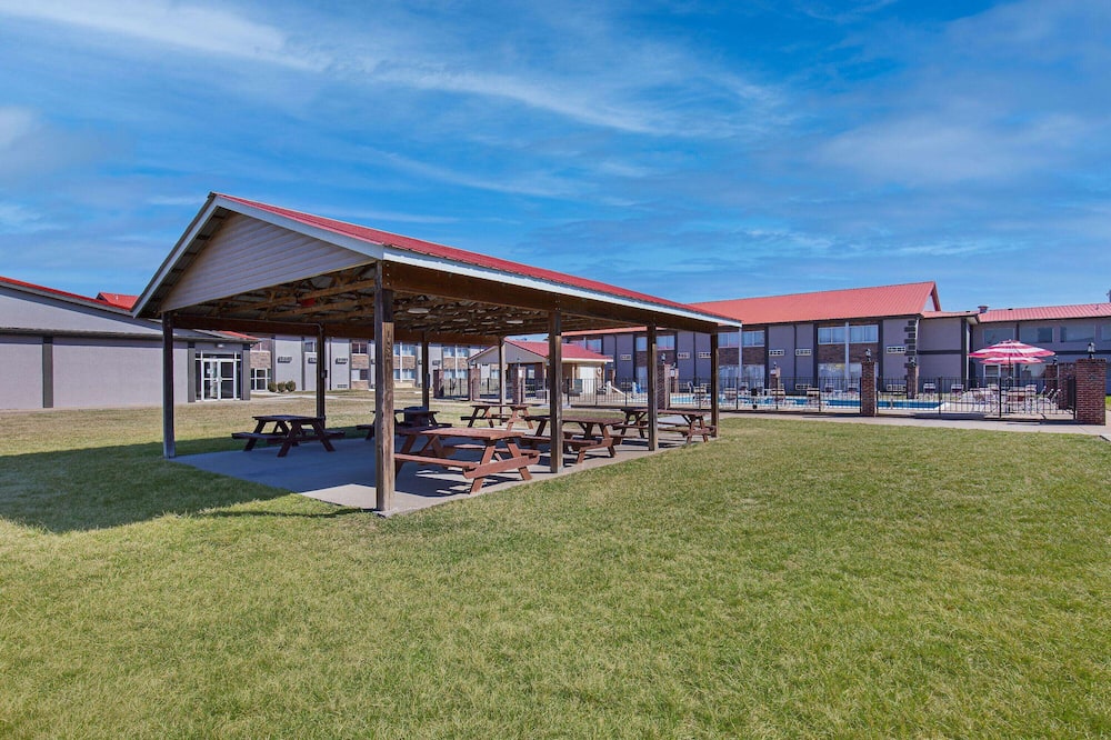 ラマダ バイ ウィンダム ボウリング グリーン 写真