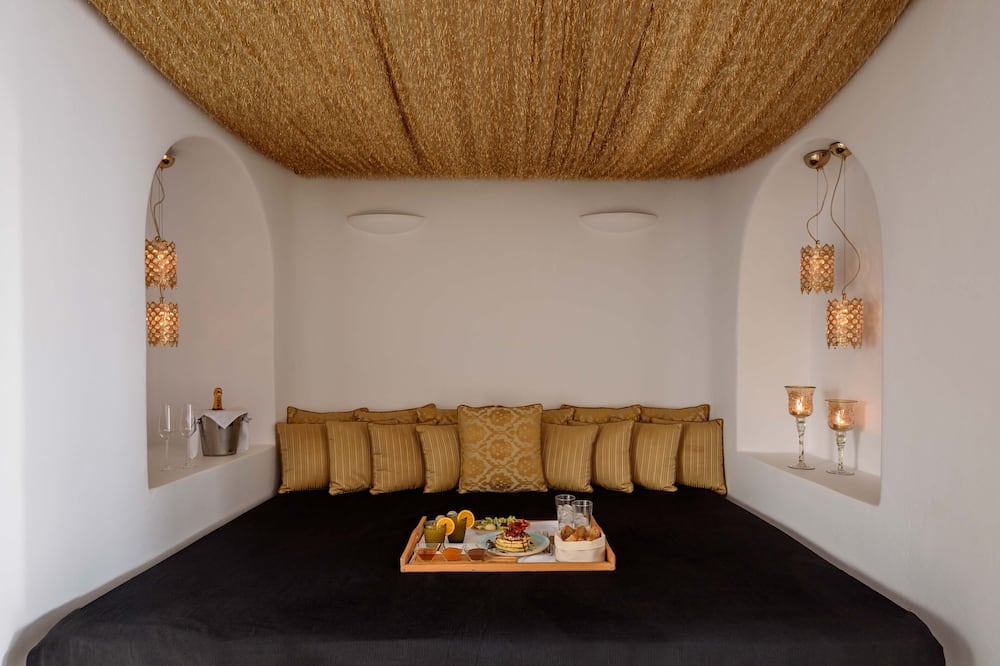 アバブ ブルー スイーツ 写真