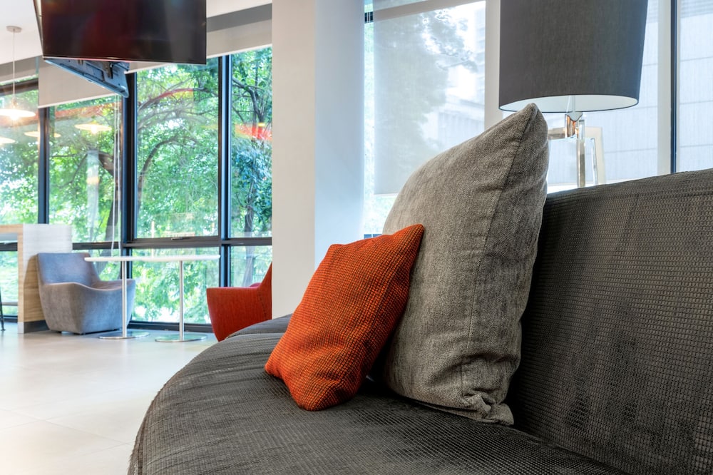 イージー プラネット バンコク スラウォン 写真