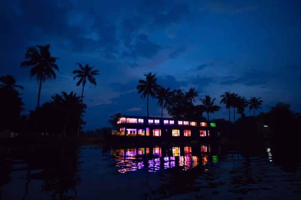 インディアバケーションズ ハウスボーツ 写真